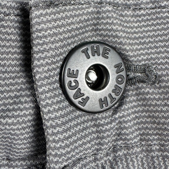 The North Face Men's Shorts Size 32 Gray 8.5" Inseam - Picture 4 of 10